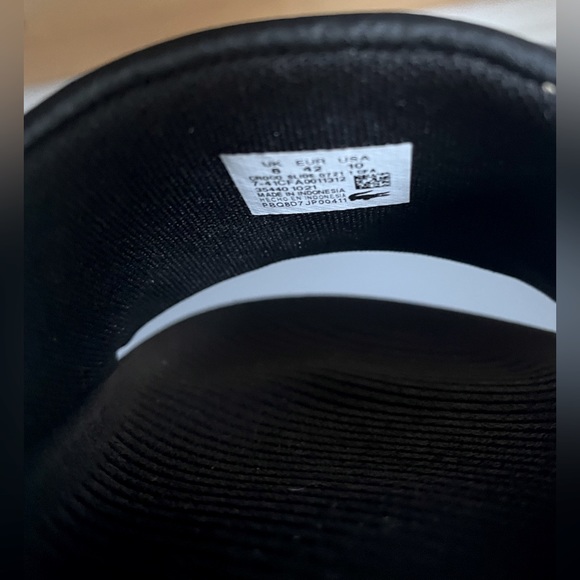 Lacoste slides in size 10W - Picture 9 of 10